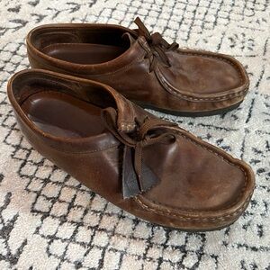 Clark’s Wallabees men’s leather shoes size 10M, GUC, see photos.